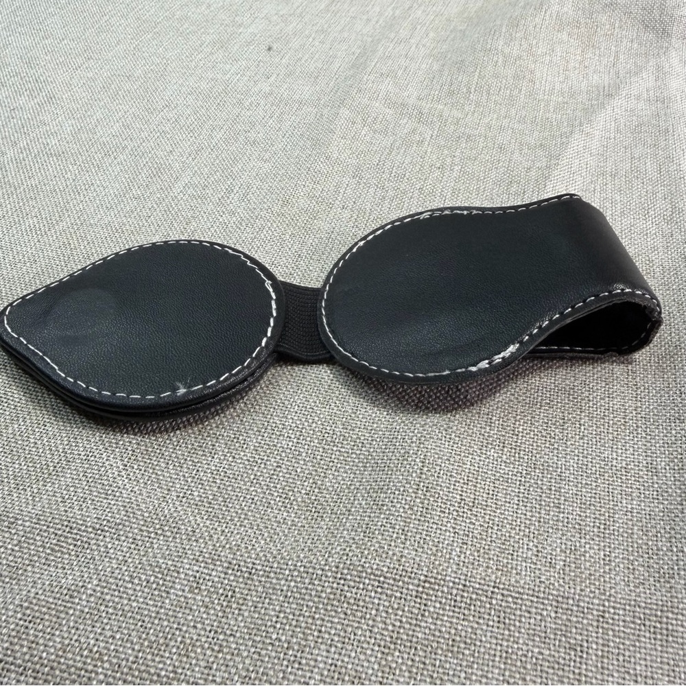 BMW Logo Black Leatherette Sunglass Holder - Picture 3 of 3
